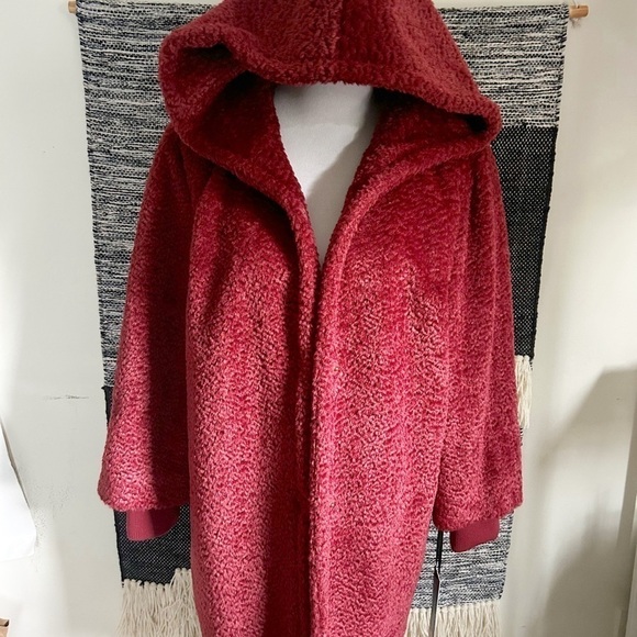 Nikki Jones crushed red hooded faux fur jacket NWT - Picture 3 of 10